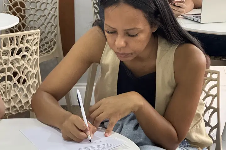 Participante fazendo o exercício com o próprio negócio
